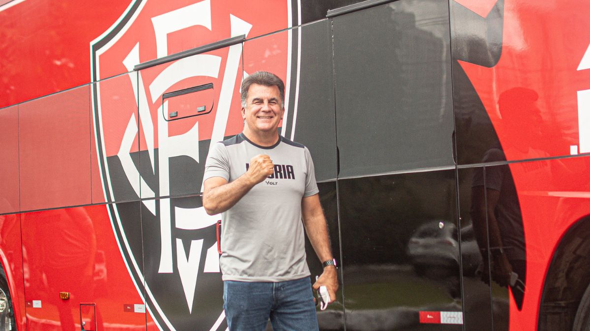 Presidente do Vitória prevê até oito saída de atletas e revela alvo em atacante da Série D