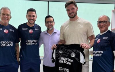 Campeão pernambucano em 2022 e hoje no Leeds United-ING, goleiro Lucas Perri visita o Náutico