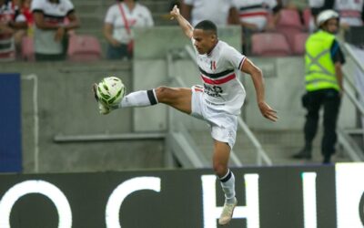 Robinho e Rodrigues voltam a ganhar chance no Santa Cruz após meses sem entrar em campo