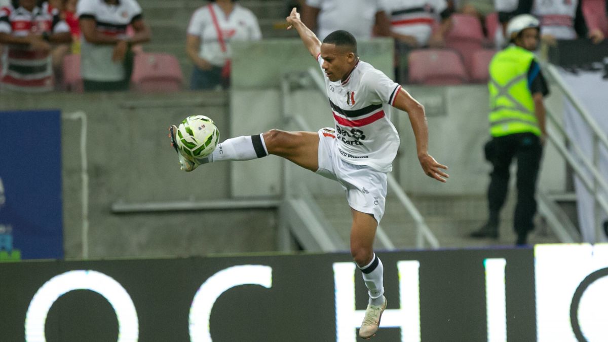 Robinho e Rodrigues voltam a ganhar chance no Santa Cruz após meses sem entrar em campo