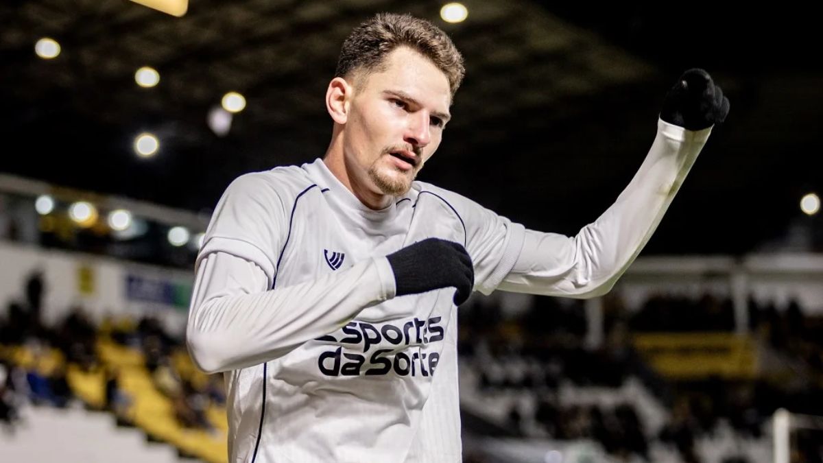 João Gabriel marca pela primeira vez como profissional em ano de ascensão com a camisa do Ceará