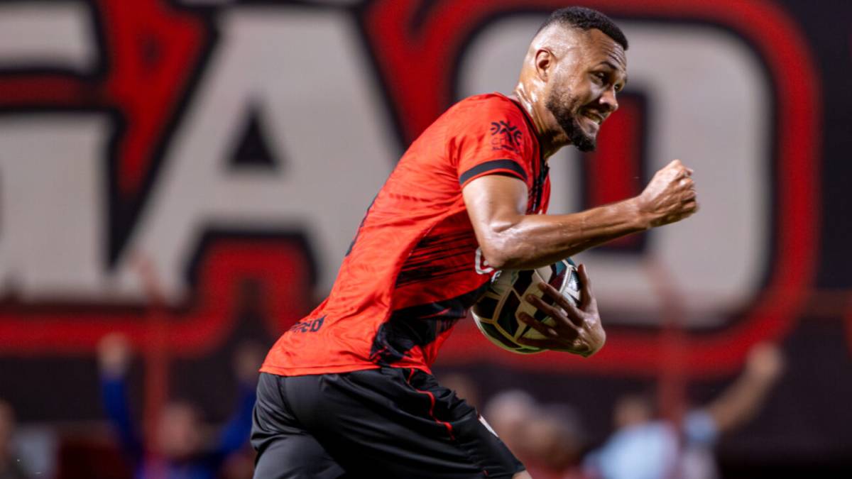Atlético-GO encara o Sport sem técnico efetivado e sem o atacante Gustavo Coutinho