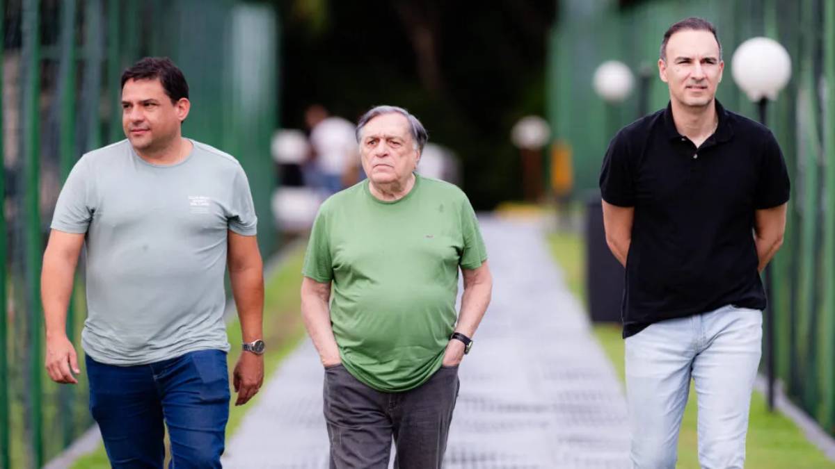 Sport inicia semana de treinos com retornos de Clayson e Zé Roberto; Branquinho marca presença no CT 1 Ao lado do presidente Matheus Souto Maior e do vice, Kadico Pereira, o ex-presidente Branquinho esteve presente no treino. (Foto/Divulgação: Paulo Paiva/SCR)