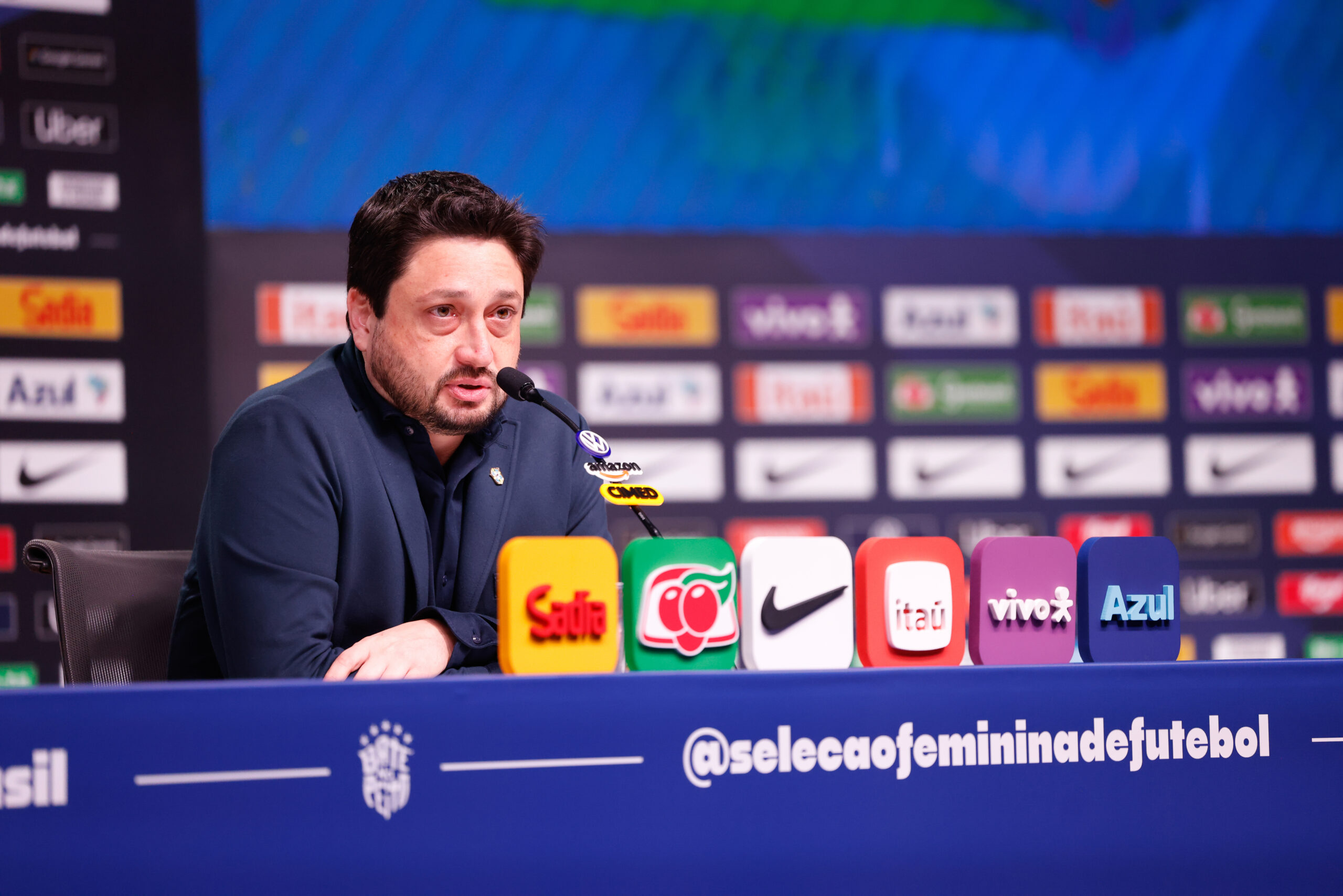 Arthur Elias fala em xenofobia da arbitragem em jogo da seleção feminina: “O que aconteceu foi sujo”