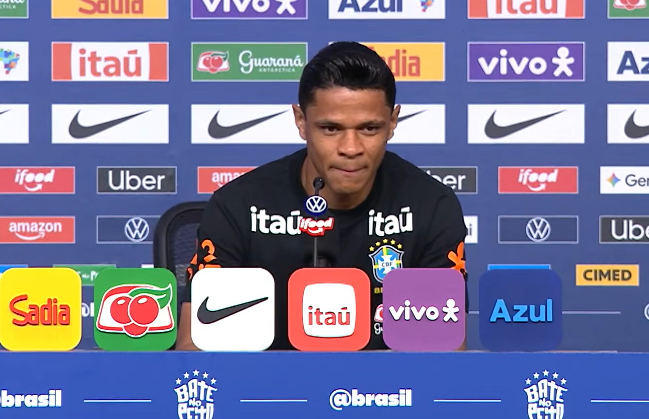 Douglas Santos, lateral da Seleção Brasileira, revela conversas e apoio de Kuki, ídolo do Náutico 1 Douglas Santos - Lateral da Seleção Brasileira