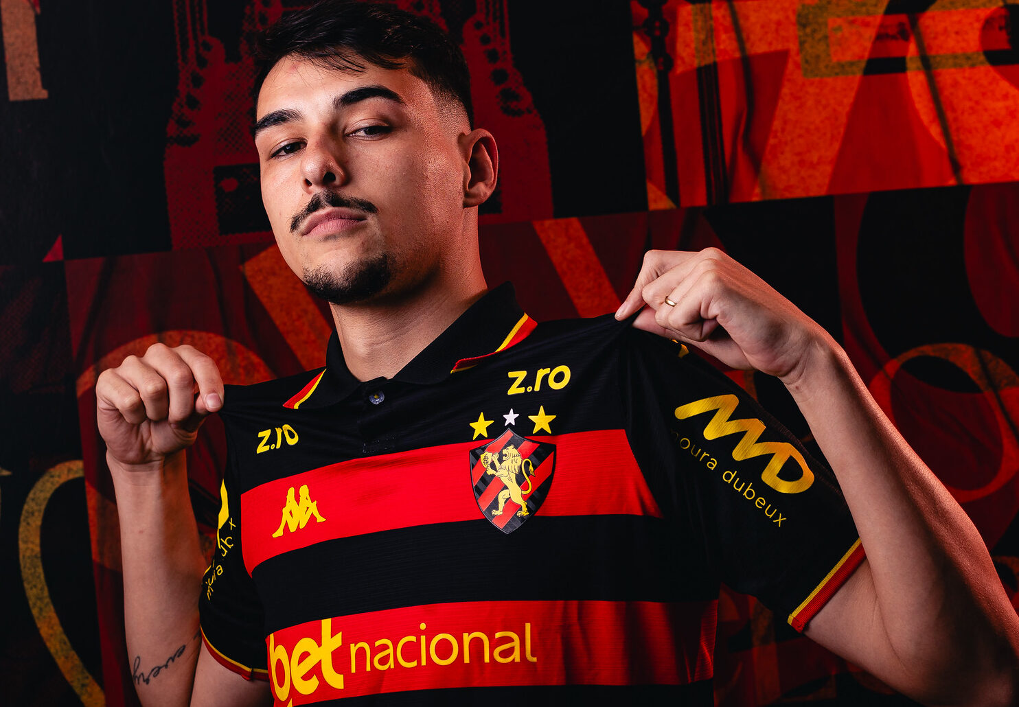Claudinho - Lateral-direito - Sport