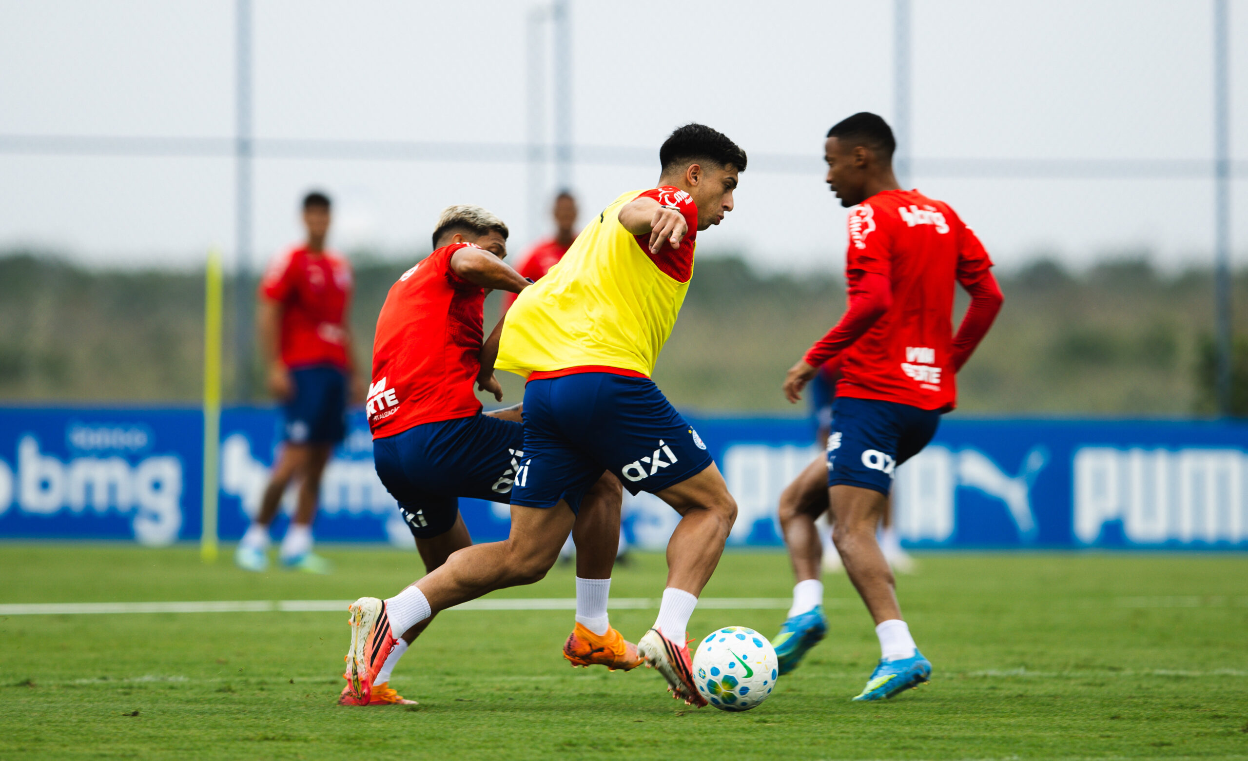 Bahia: Everton Ribeiro treina normalmente e pode ser novidade no amistoso contra o Fluminense 2 Sanabria tenta drible - Foto: Letícia Martins/EC Bahia