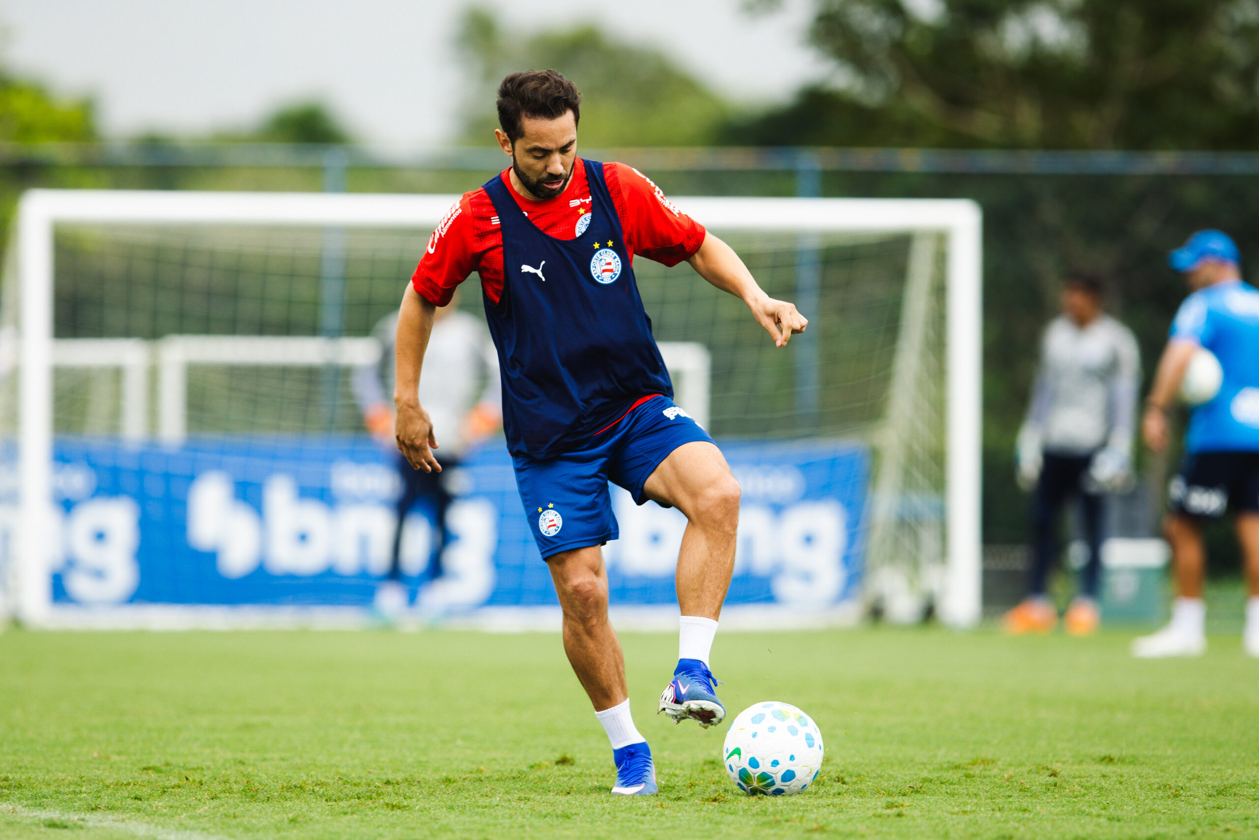 Bahia: Everton Ribeiro treina normalmente e pode ser novidade no amistoso contra o Fluminense 1 Everton Ribeiro em treino do Bahia - Foto: Letícia Martins/EC Bahia
