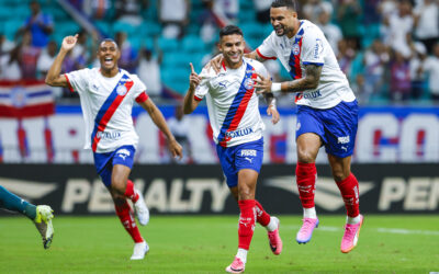 Bahia faz dois ainda no primeiro tempo e vence Chapecoense em partida atrasada da Série A