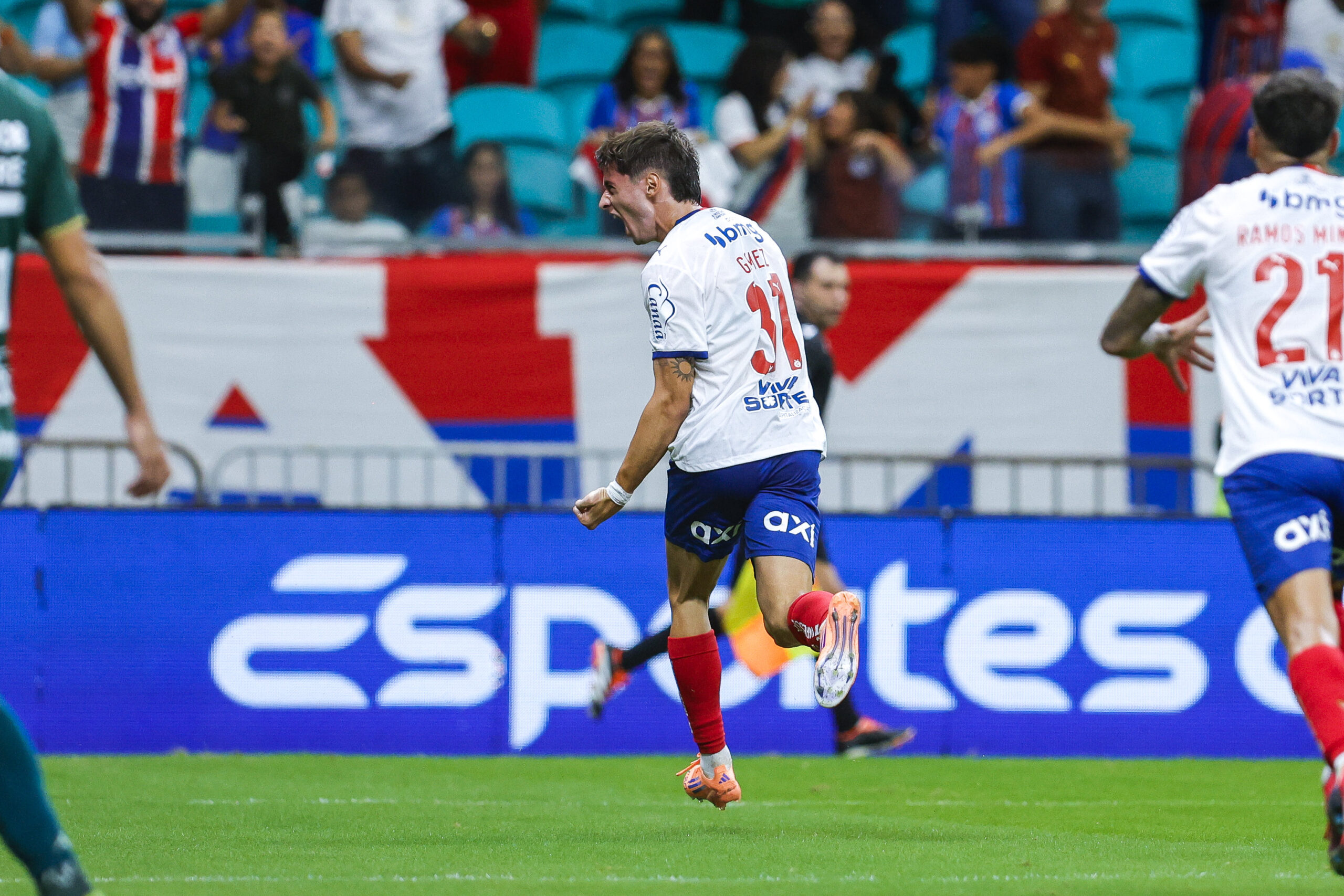 Bahia faz dois ainda no primeiro tempo e vence Chapecoense em partida atrasada da Série A 2 Román Gómez fez seu primeiro gol com a camisa do Bahia - Foto: Rafael Rodrigues/EC Bahia