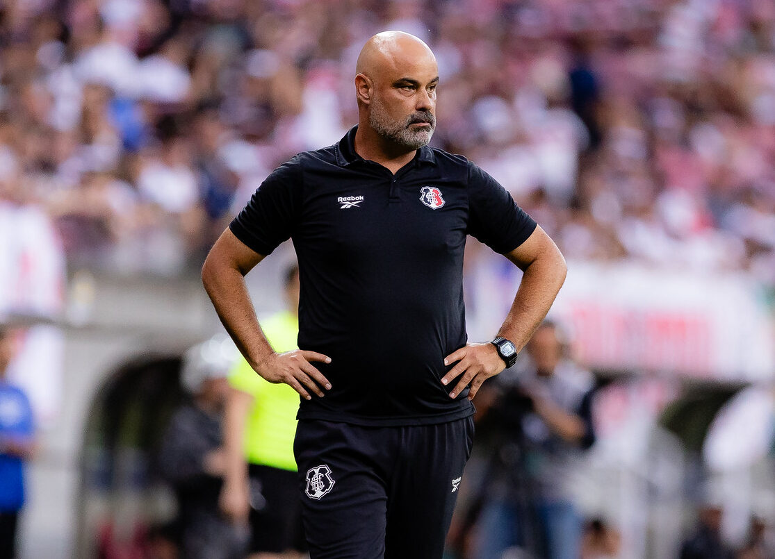 Técnico do Santa Cruz lamenta falta de chutes a gol e diz que ainda busca peças para montar time ideal