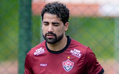 Vitória anuncia Brítez, que já está regularizado junto a Pochettino e Walace