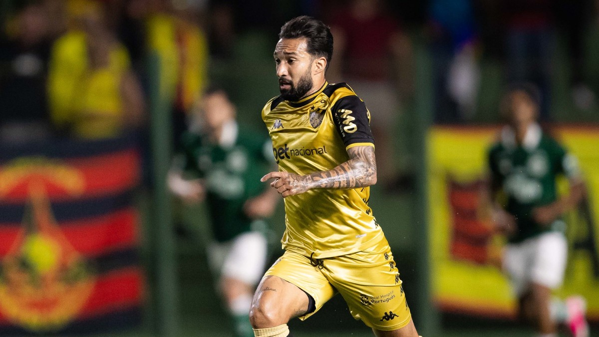 Sport sai na frente, mas cede empate ao Goiás e amplia jejum na Série B 2 Clayson, atacante do Sport em jogo contra o Goiás