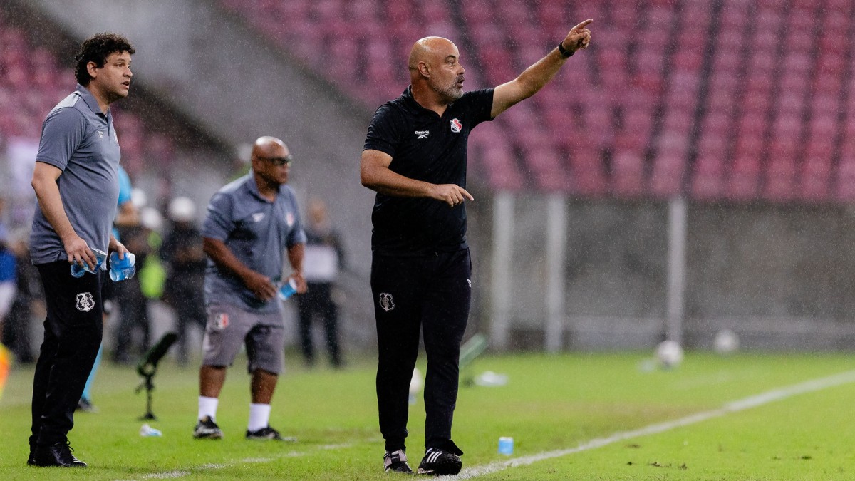 Técnico celebra vitória diante do Caxias e coloca Santa Cruz como uma das melhores equipes da Série C