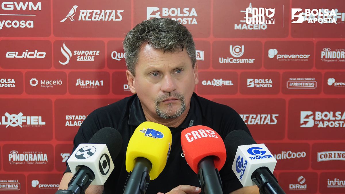 Fábio Matias exalta jogo coletivo do CRB contra o Vila Nova: “Praticamente perfeito”