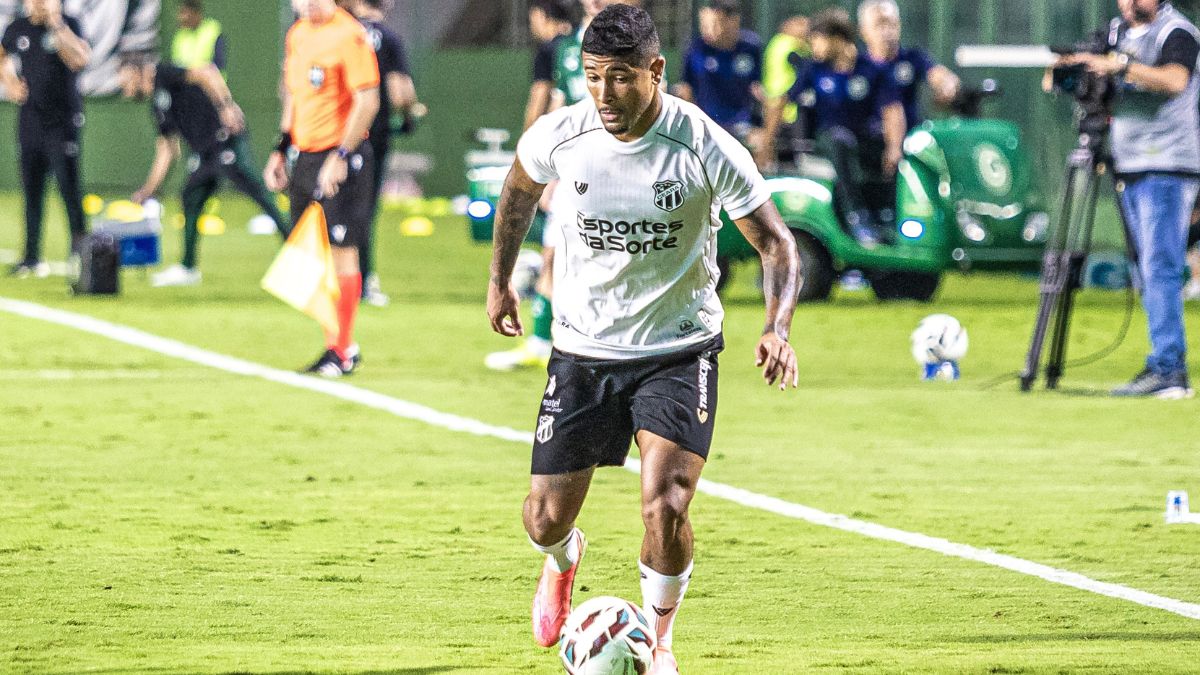 Ceará confirma rescisão com lateral Fernando; Destino deve ser a Chapecoense
