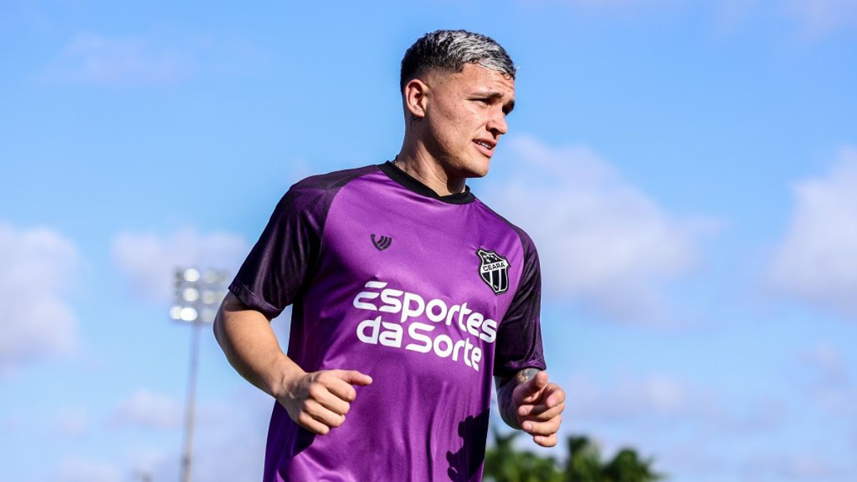 Ceará anuncia o atacante uruguaio Nico Ferreira