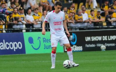 Náutico confirma a fratura da tíbia da perna direita do lateral Matheus Ribeiro