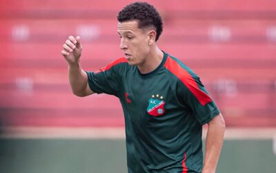 Santa Cruz busca atacante de time da Série D para suprir saídas de atletas
