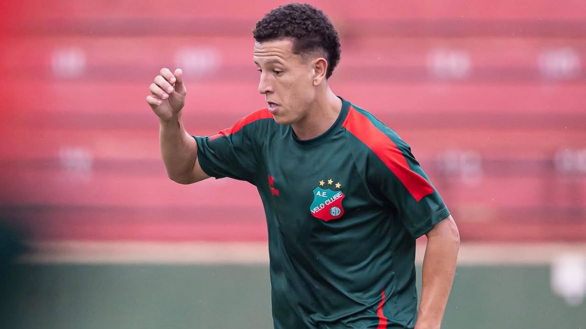 Santa Cruz busca atacante de time da Série D para suprir saídas de atletas