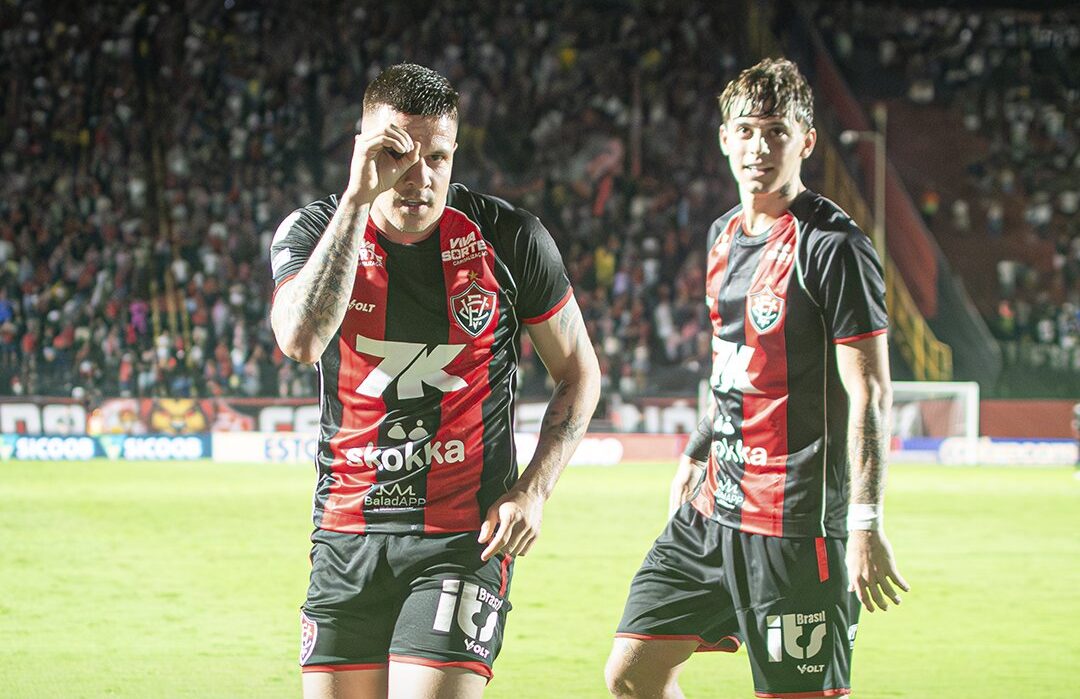 No retorno da Série A, Vitória vence Vasco da Gama e chega a sete triunfos consecutivos no Barradão