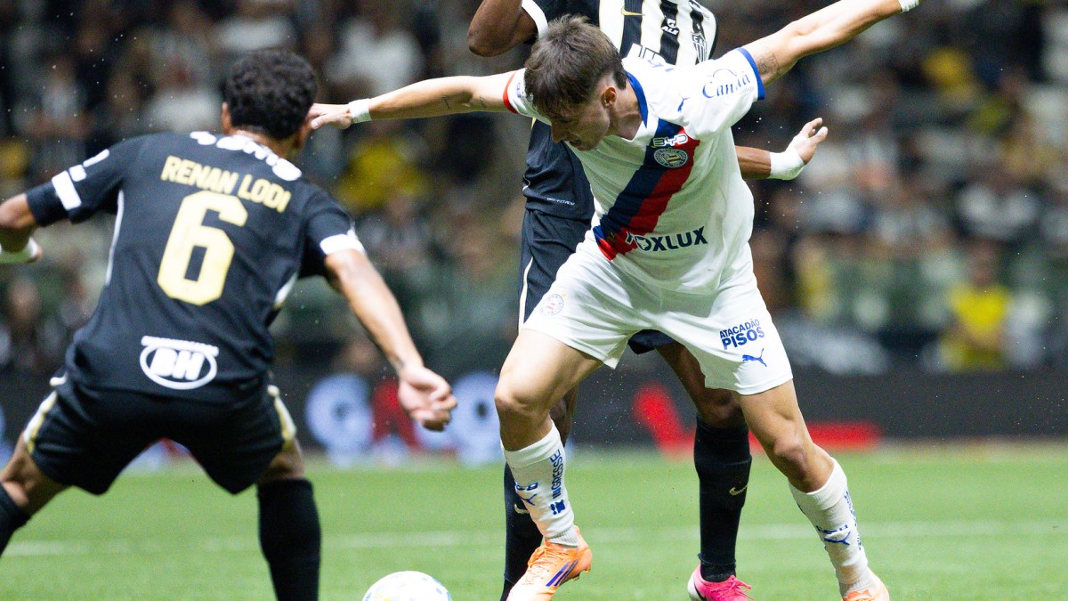 Román Gómez, lateral-direito do Bahia, em jogo contra o Atlético-MG pelo Brasileirão 2026