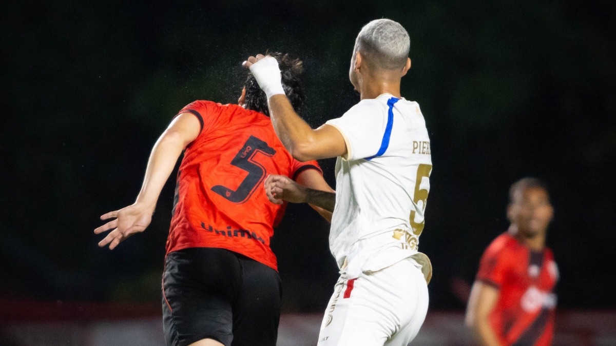 Com um jogador a mais, Fortaleza perde para o Atlético-GO pela Série B