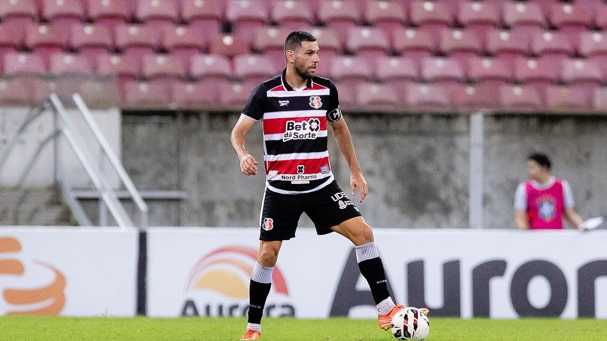 William Alves, zagueiro do Santa Cruz