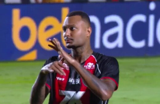Por meio de nota oficial, Vitória rebate fala de Abel Ferreira sobre expulsão de Luan Cândido