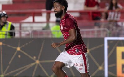 Lateral do Náutico retorna após mais de um ano lesionado e não esconde emoção: “Passa um filme na cabeça”