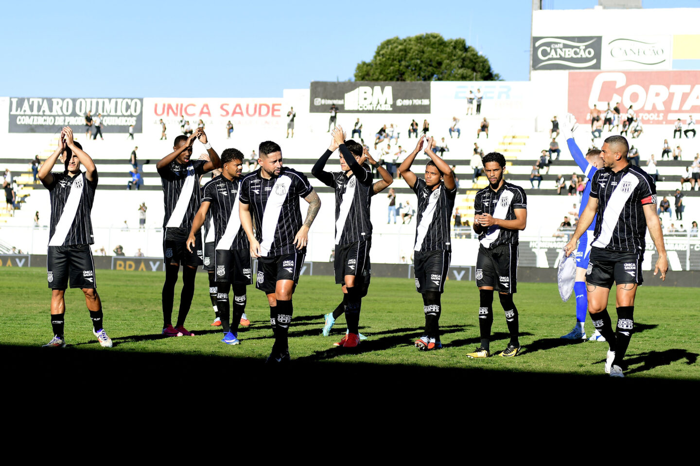 Próximo adversário do Náutico, Ponte Preta tem dificuldade de montar banco de reservas e só conquistou três vitórias na temporada 1 Ponte Preta na Série B