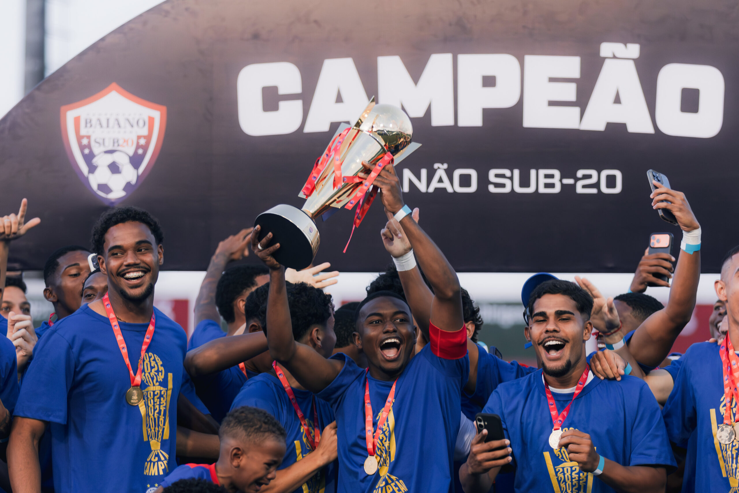 Bahia vence Fluminense de Feira por 10 x 3 no agregado e é campeão baiano sub-20 pela 8ª vez consecutiva