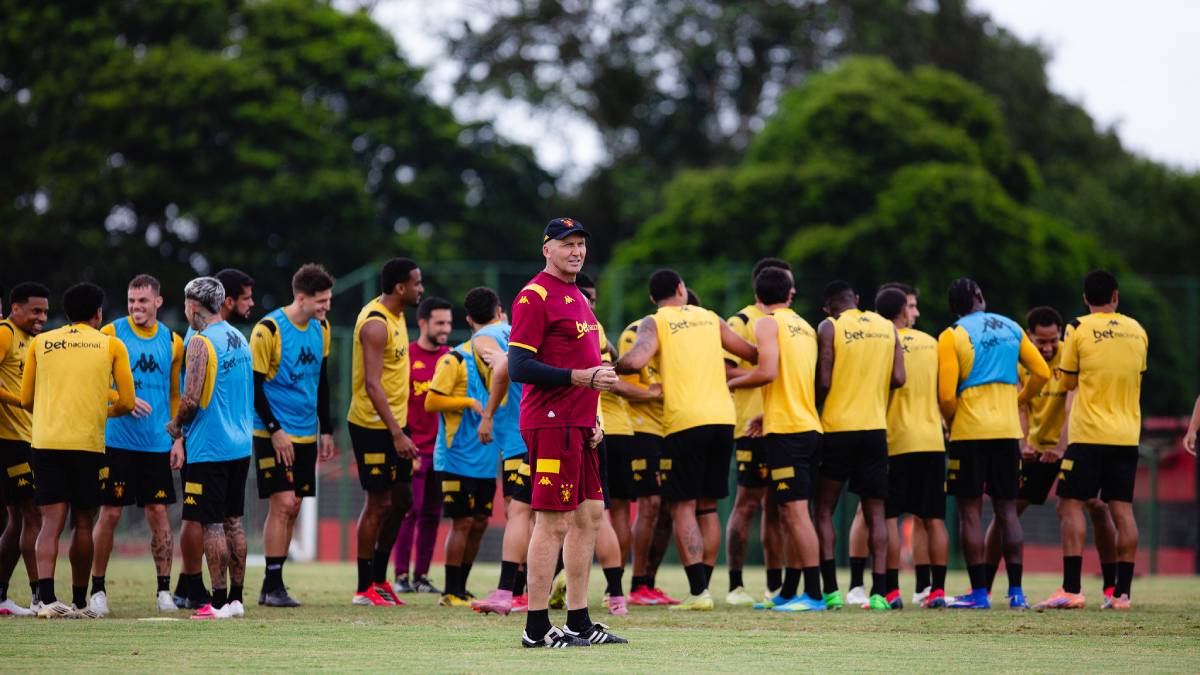Sport finaliza preparação e Dal Pozzo prepara mudanças para encarar o Vila Nova pela Série B; veja provável escalação