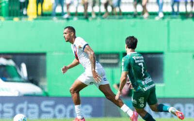 Bahia fica três vezes na frente, mas cede o empate com a Chapecoense e completa um mês sem vencer