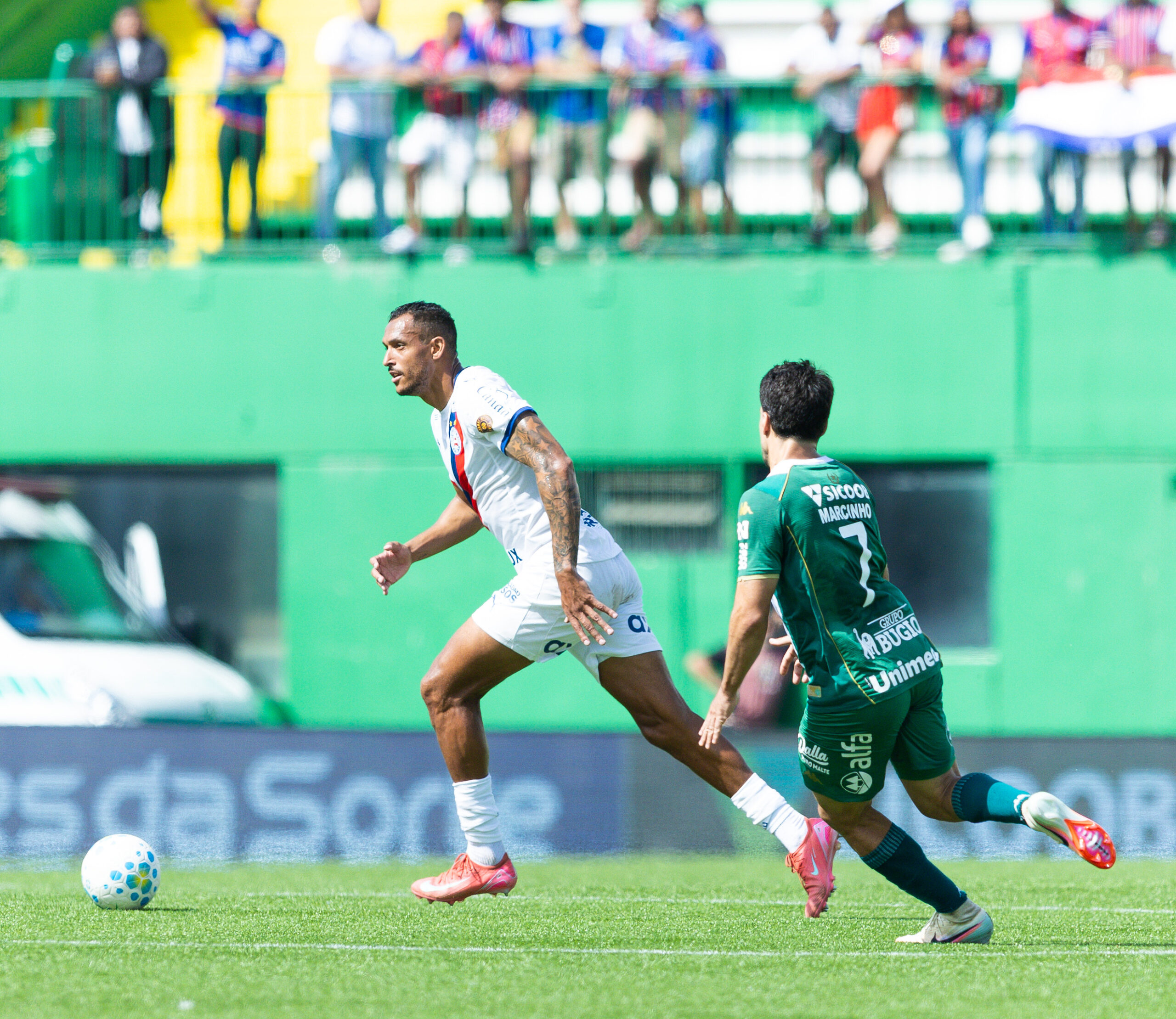 Bahia fica três vezes na frente, mas cede o empate com a Chapecoense e completa um mês sem vencer