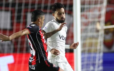 Vitória domina, bate o Botafogo com gol de Matheuzinho e vence no Barradão pelo Brasileirão