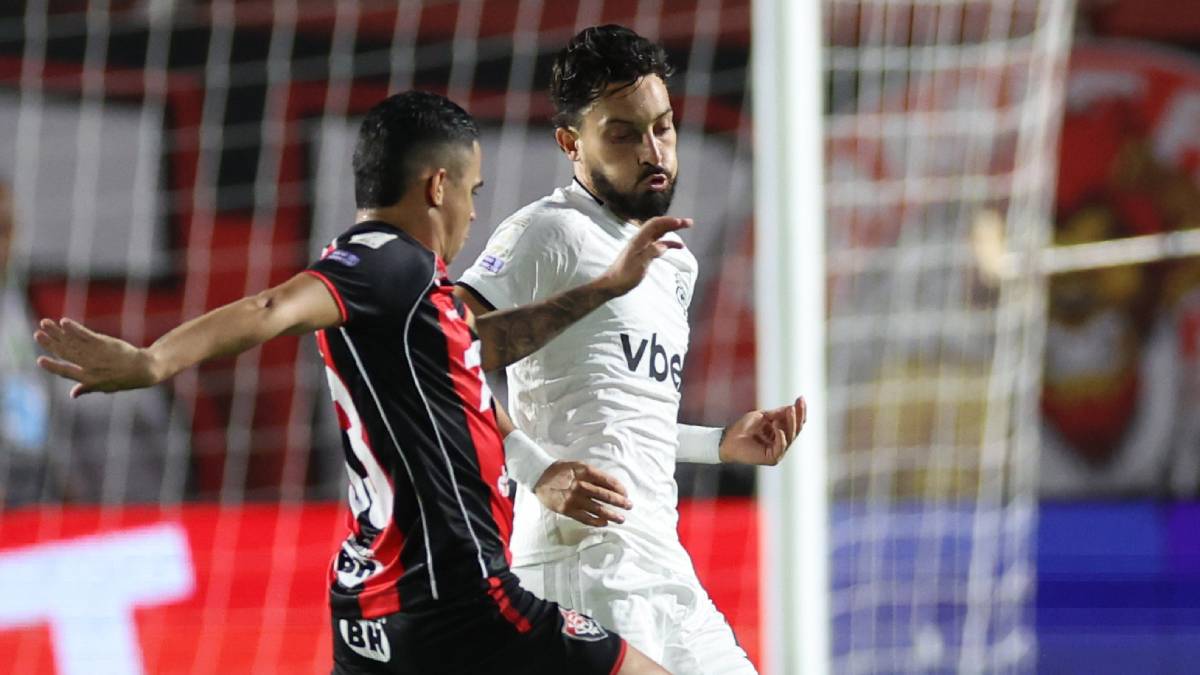 Vitória domina, bate o Botafogo com gol de Matheuzinho e vence no Barradão pelo Brasileirão