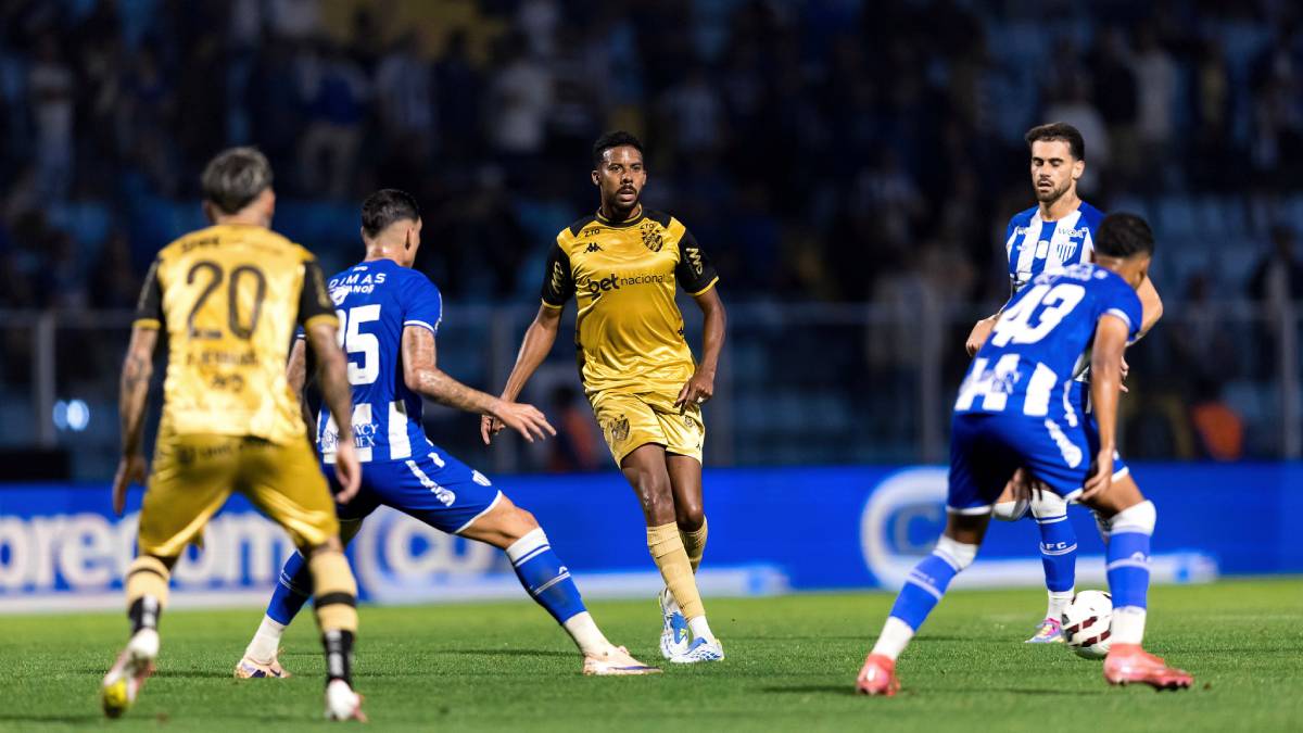 Sport leva virada na reta final e perde do Avaí na Ressacada pela Série B