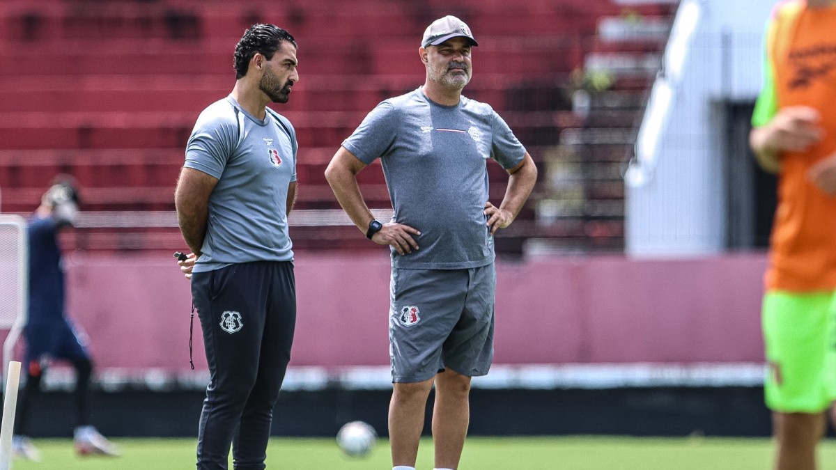 Técnico do Santa Cruz admite necessidade de ajustes defensivos e mostra convicção no acesso 3 Cristian de Souza, técnico do Santa Cruz