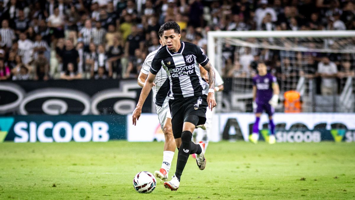 Com um jogador a mais desde o 1º tempo, Ceará vence a lanterna Ponte Preta 2 Ceará x Ponte Preta pela Série B no Castelão