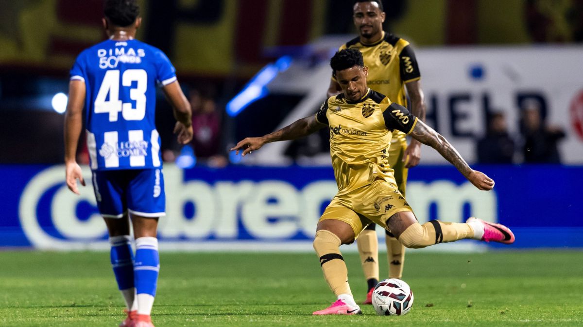 Lateral Felipinho, do Sport, durante a Série B