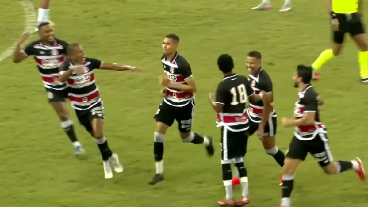 Santa Cruz x Caxias pela Série C na Arena de Pernambuco - Matheus Vinícius comemora gol