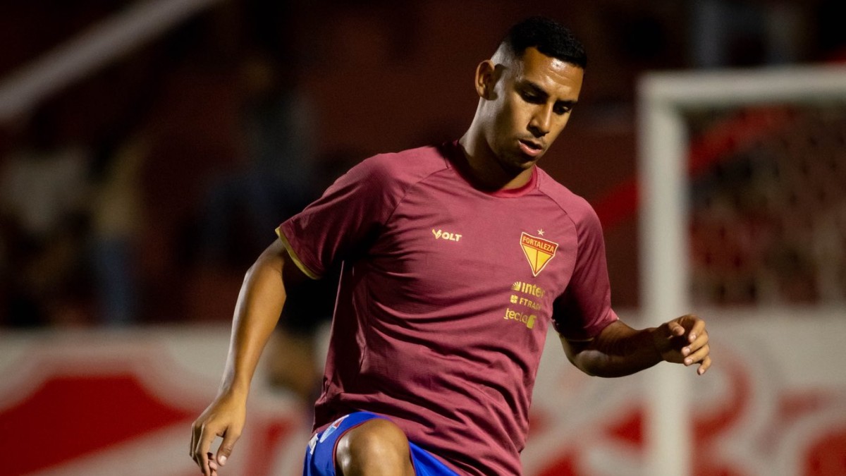 Volante do Fortaleza projeta foco para decisão contra o Palmeiras na Copa do Brasil: "Uma partida pode mudar tudo" 1 Rodrigo Santos, volante do Fortaleza