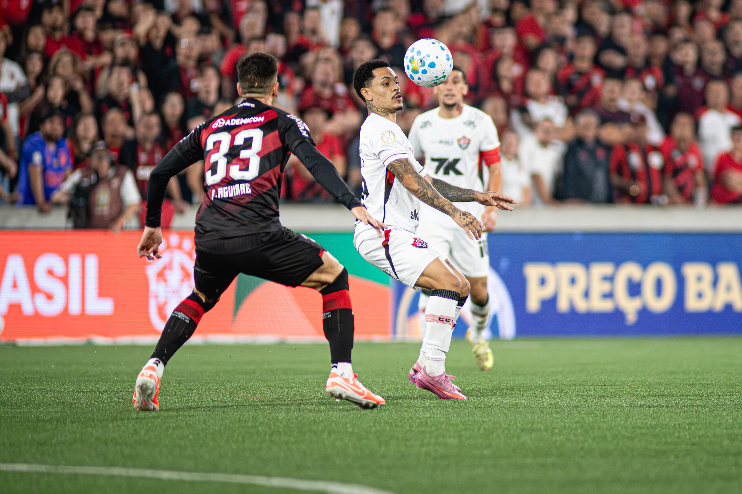Matheuzinho tenta domínio - Foto: Victor Ferreira/EC Vitória
