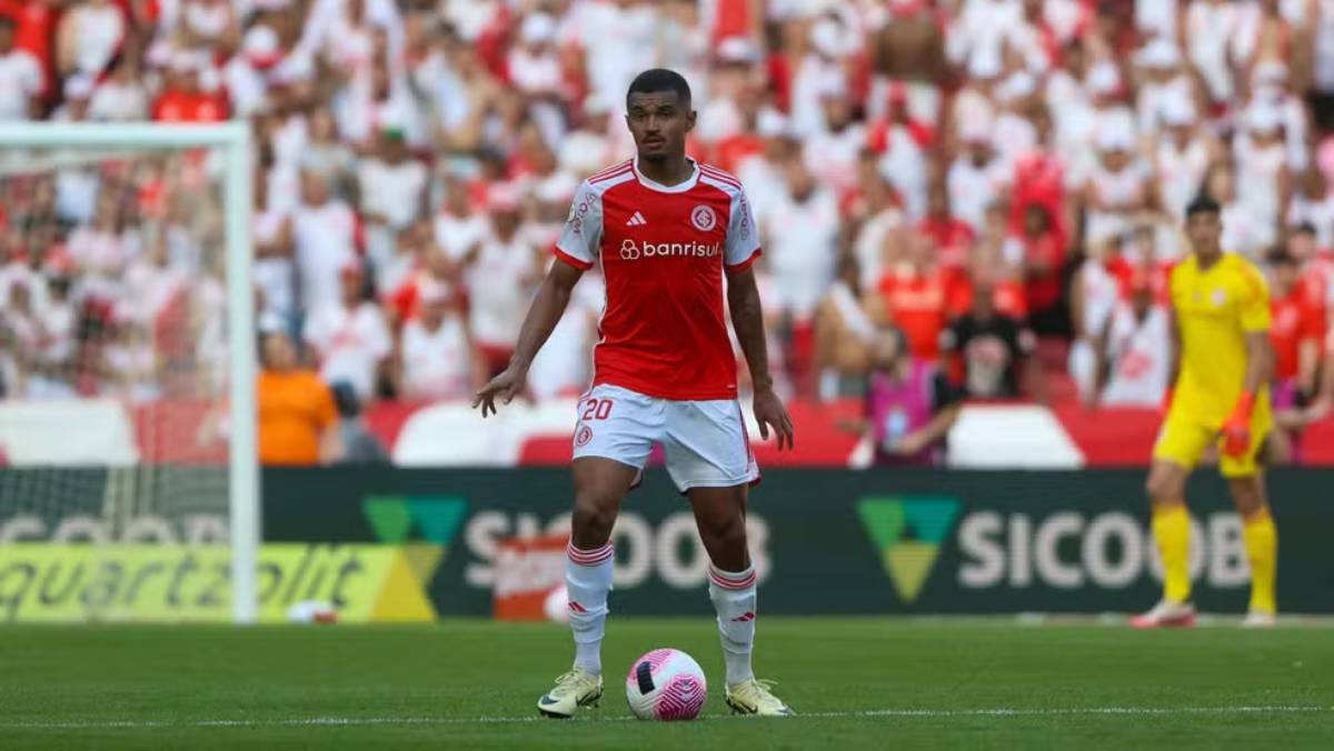 Sport negocia empréstimo de Clayton Sampaio, do Internacional; veja detalhes