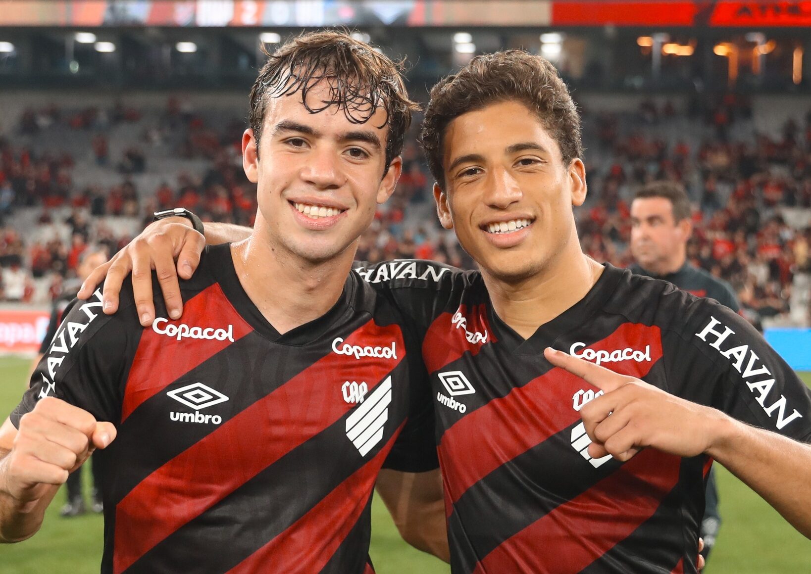 Dudu e João Cruz fizeram os gols do jogo - Foto: Luis Miguel Ferreira/athletico.com.br