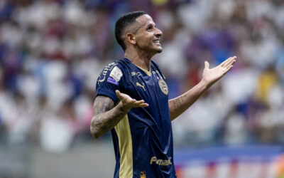 Luciano Juba chega a 10 gols pelo Bahia em 2026 e iguala sua segunda temporada mais artilheira da carreira