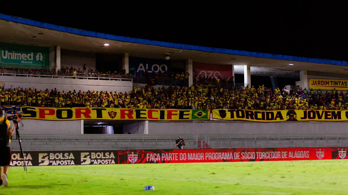 Justiça determina suspensão das organizadas do Sport, CRB e CSA dos estádios em Alagoas 1 Torcidas organizadas do Sport na partida contra o CRB no estádio Rei Pelé pela Série B. Foto: Paulo Paiva/Sport Recife
