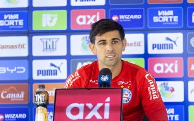 Em alta no Bahia, Acevedo comenta possibilidade de convocação e avalia duelo contra o Athletico-PR: “Clima de final”