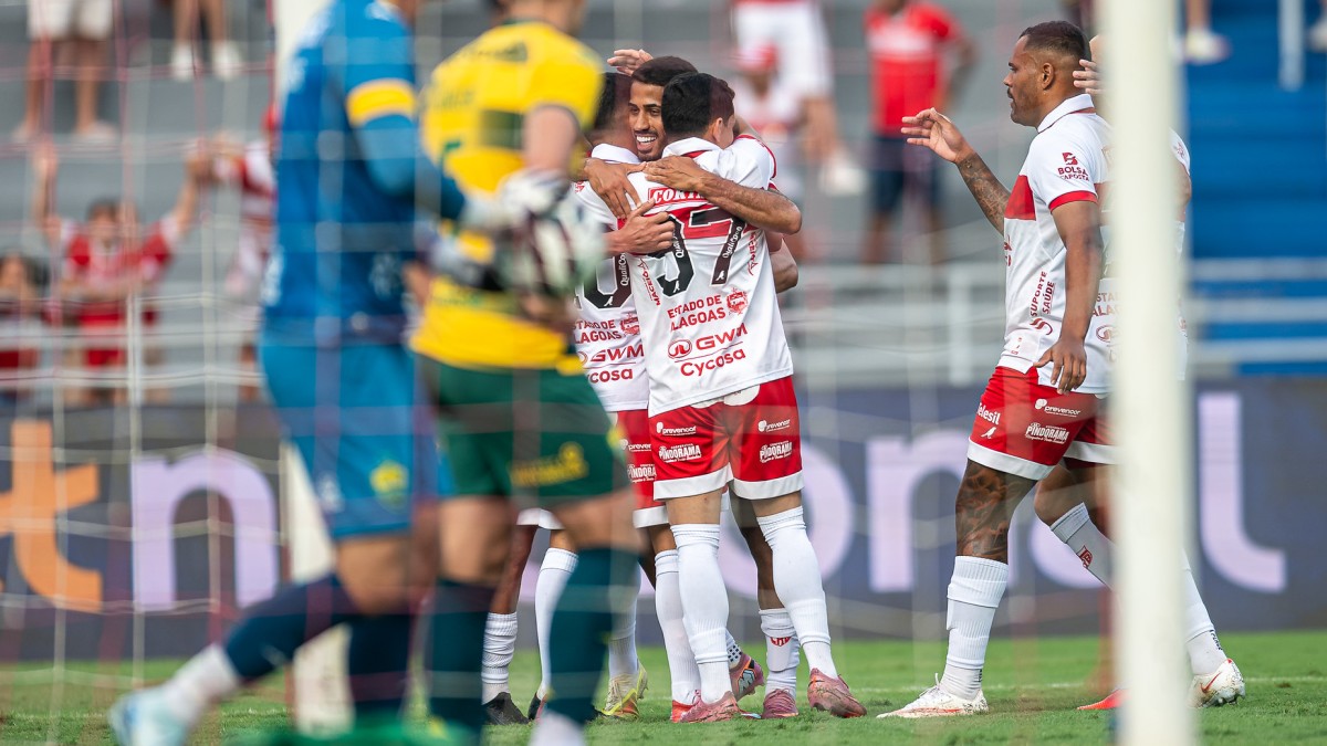 CRB se recupera na Série B ao atropelar o Cuiabá no Rei Pelé e volta a colar no G-6